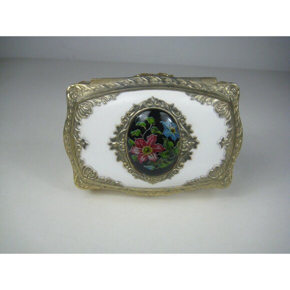 Vintage White Gold Plastic Metal Music Trinket Box Floral Design Lid Japan - Picture 8 of 12